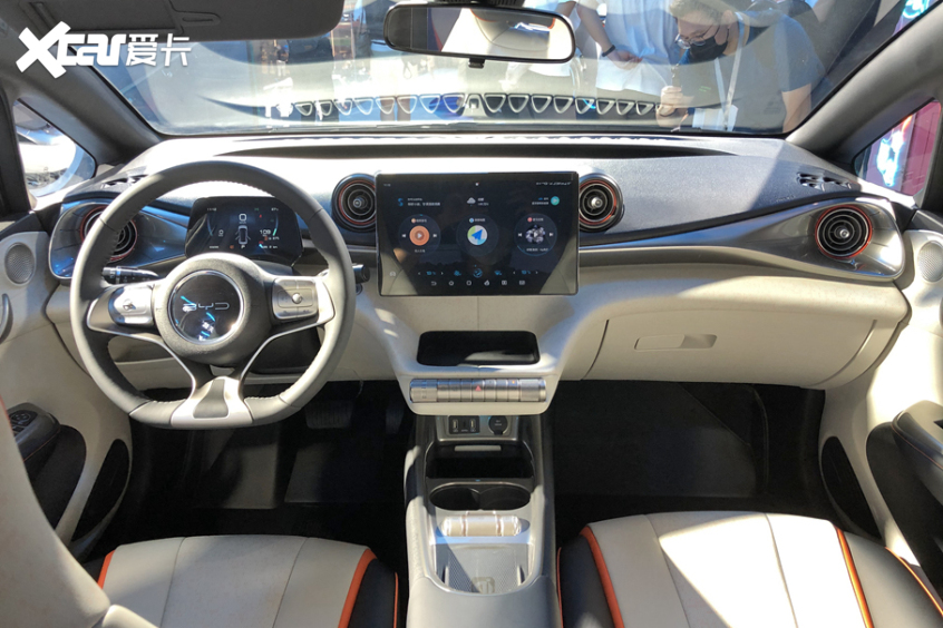 實拍比亞迪海豚