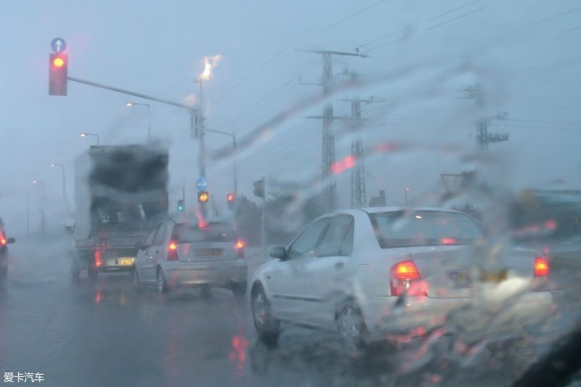 雨季行车