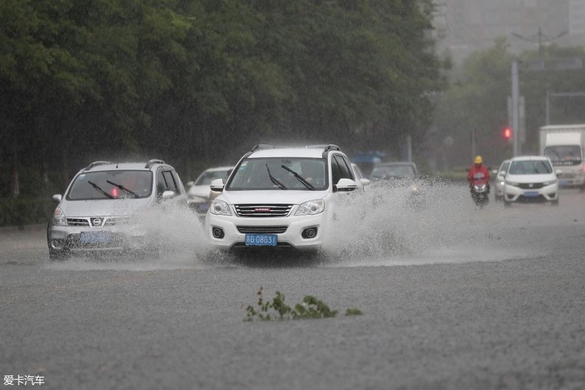 雨季行车