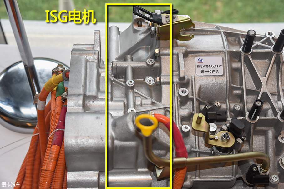 变速箱是在第二代8AT的一端,增加了ISG电机和