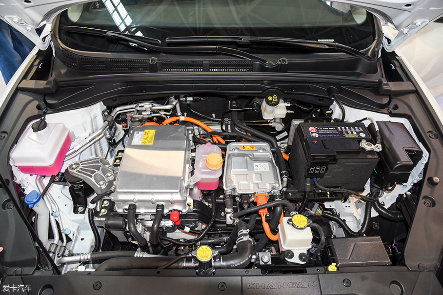 實(shí)拍全新長(zhǎng)安逸動(dòng)EV460