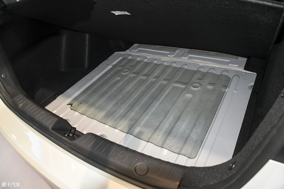 實(shí)拍全新長(zhǎng)安逸動(dòng)EV460