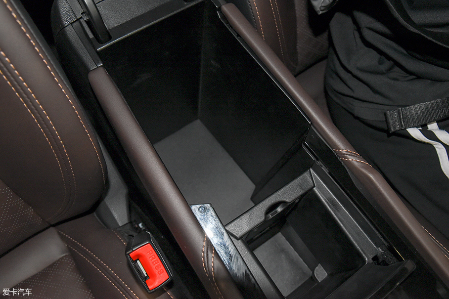 實(shí)拍全新長(zhǎng)安逸動(dòng)EV460