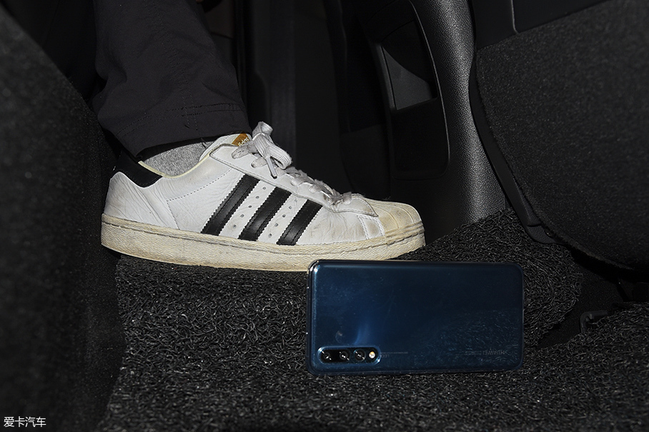 實(shí)拍全新長(zhǎng)安逸動(dòng)EV