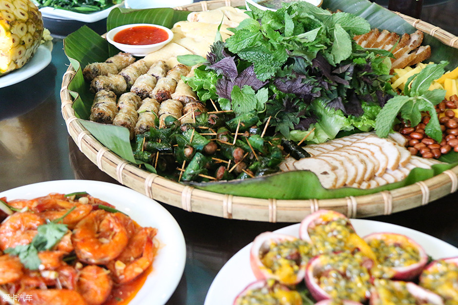 这边已经有很多的越南特色产物,美食自然也是其中之一.