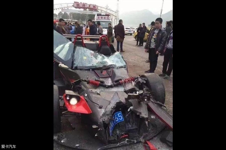 KTM X-BOW国内首撞