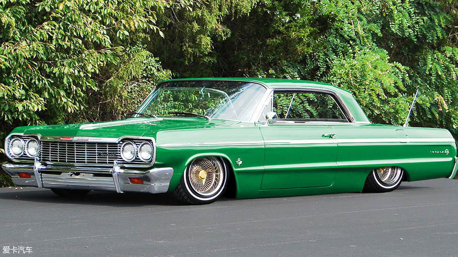 lowrider的初衷是尽可能慢的低速巡航并招摇过市,"低"和"慢"是他们的