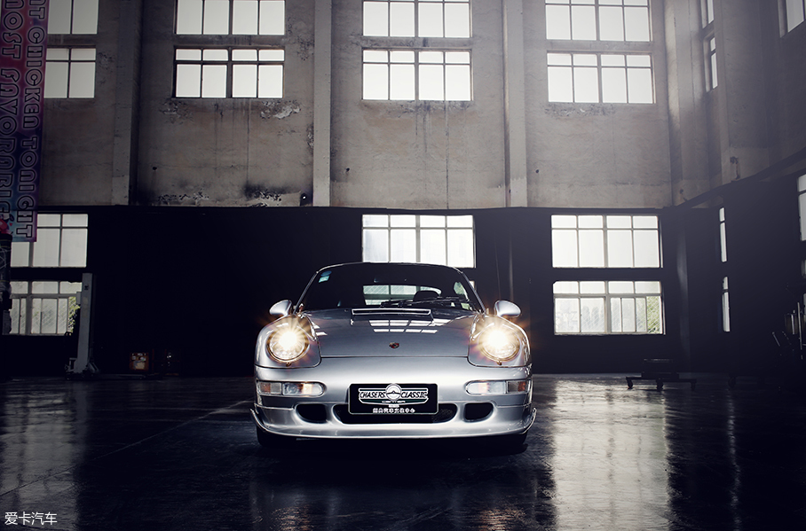 993