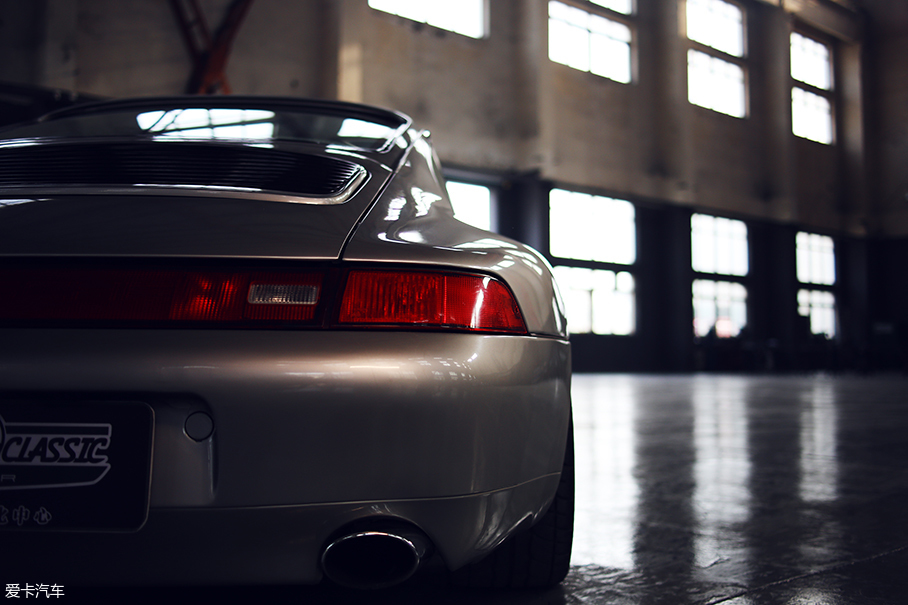 993