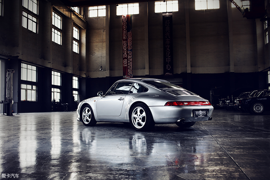 993