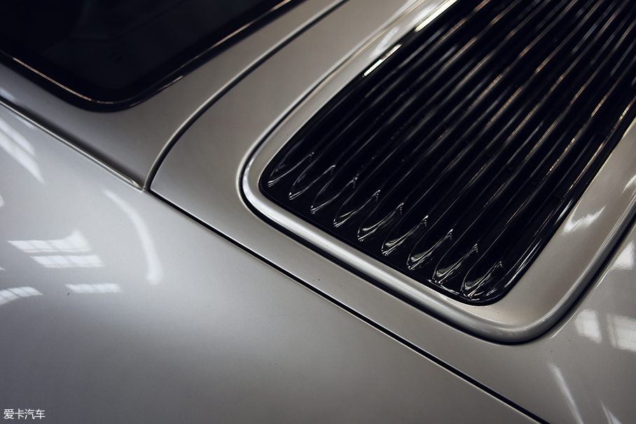 993