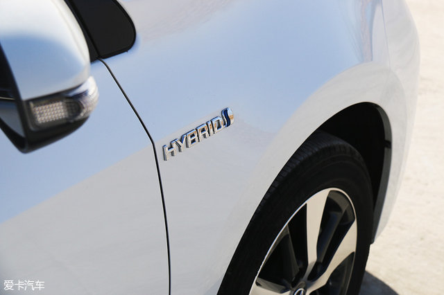 翼子板上的Hybrid,是丰田混合动力车型所独有的.