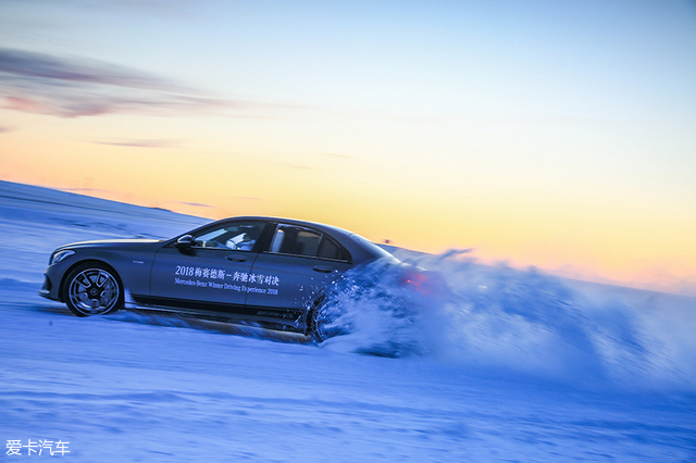 全时四驱也可以享受漂移的乐趣,而且我感觉比后驱车漂移要更生猛.