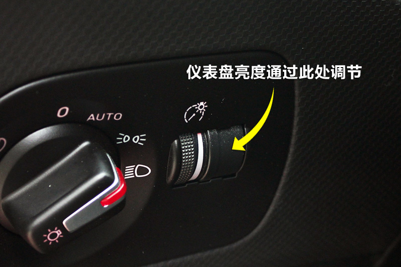 调暗屏幕的亮度app_三星台式机亮度显示灰色无法调节_显示器亮度自动变暗