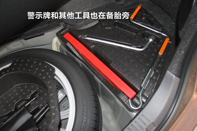 锐志后尾箱开关接线图