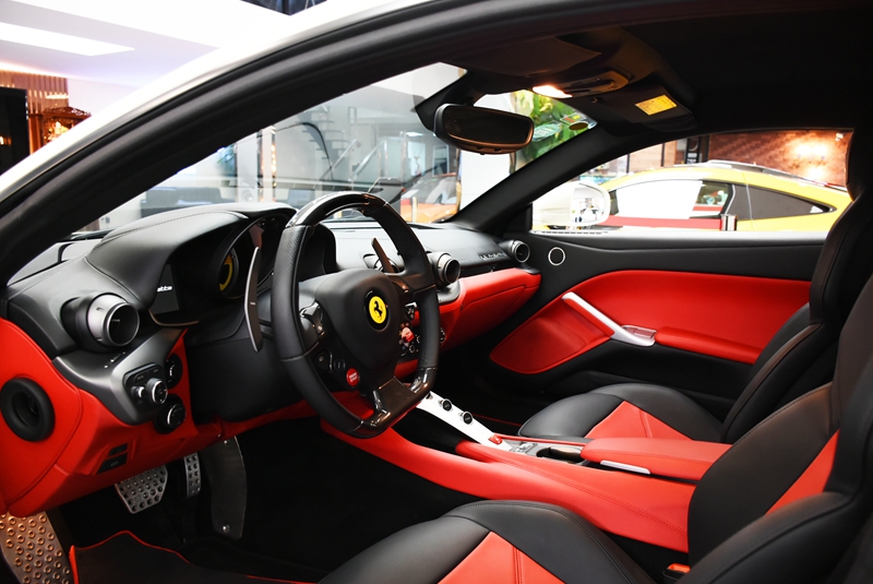 法拉利 f12berlinetta 2013款 6.3l 标准版