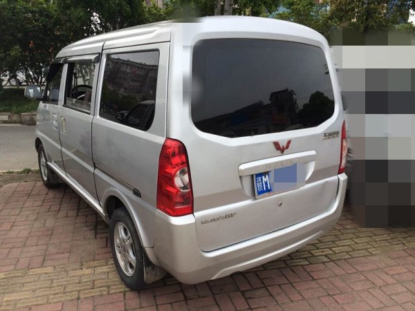 五菱荣光 2011年上牌