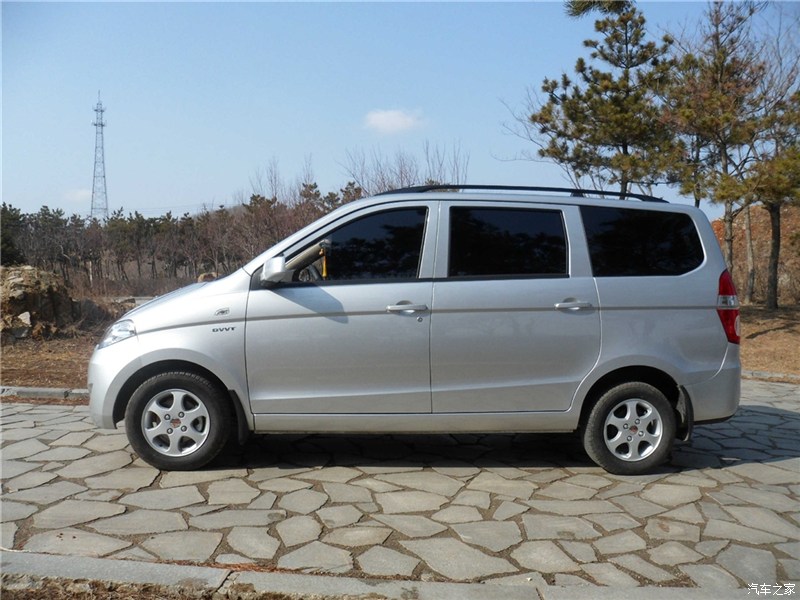 五菱宏光s1尊享型上市售价698万元