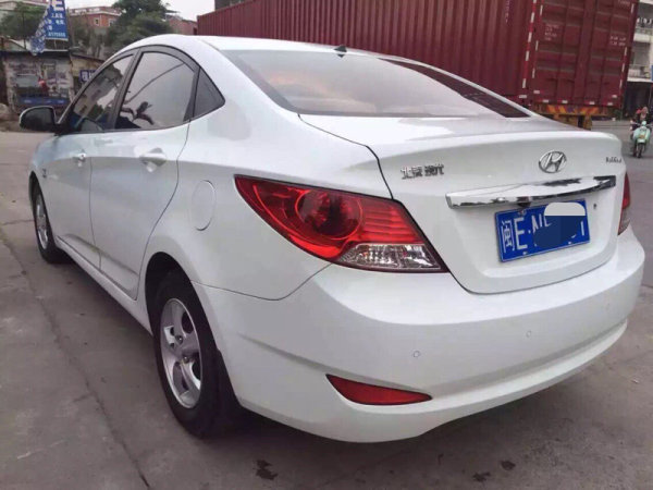 北京现代瑞纳2012年上牌二手车报价_多少钱,2012年上牌的现代瑞纳出售