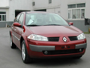2006款梅甘娜 sedan2.0 at正侧