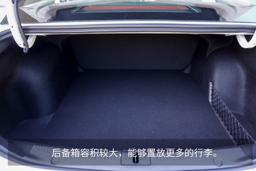 这款新车拥有三平米全景天幕？要一起躺着看星星吗