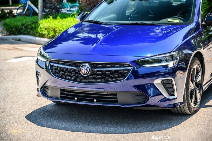 新款君威GS实拍：外观更精致，是一台均衡的合格性能车！