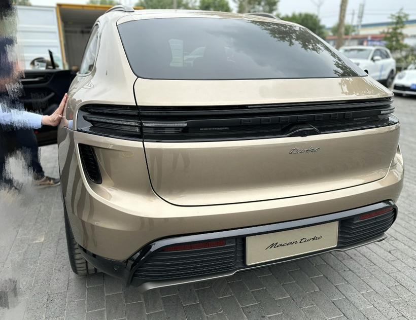 保时捷Macan EV实车到店，售价72.8万起