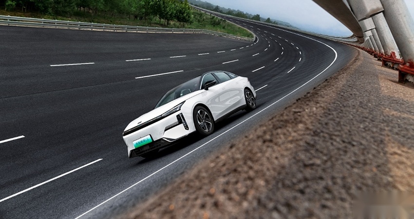 吉利银河L6进行6大性能测试：百公里加速6.3秒，极速可达247km/