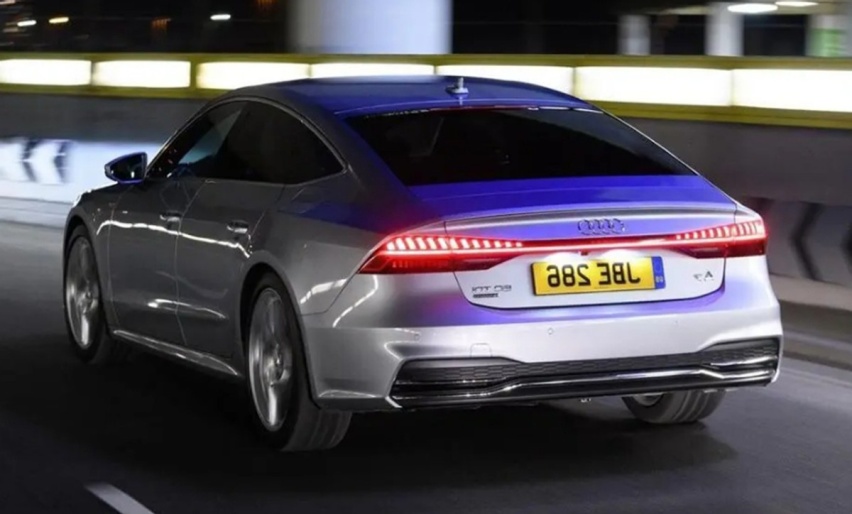 小米SU7实车曝光，外形神似保时捷，有望配800V，卖多少钱合理？