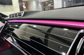 23款奔驰S450升级原厂主动氛围灯是什么样的效果