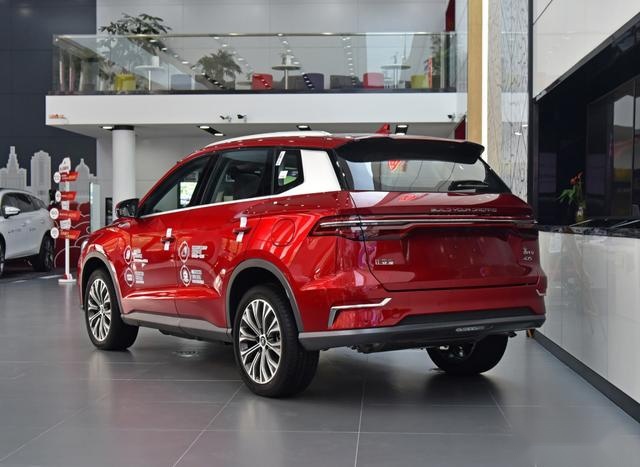 配备全时电四驱的紧凑型SUV，4.7秒破百，一箱油可跑3714km？