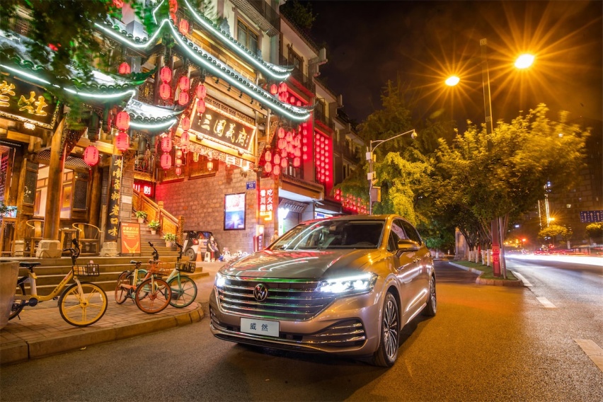 大众在华初涉MPV市场，上汽大众大型豪华商务MPV Vilo