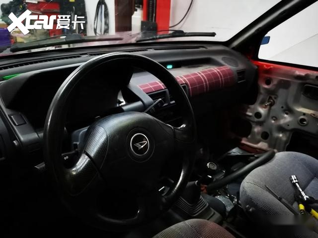 最早国产的JDM车型之一，这辆夏利曾经红遍大江南北