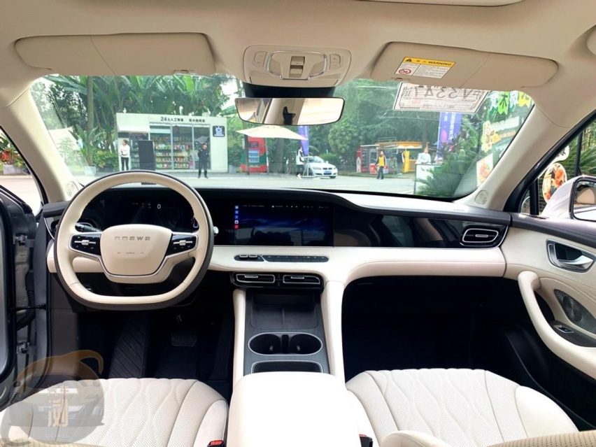 中高级轿车“BBA”新解 荣威D7试驾:细节推向极致