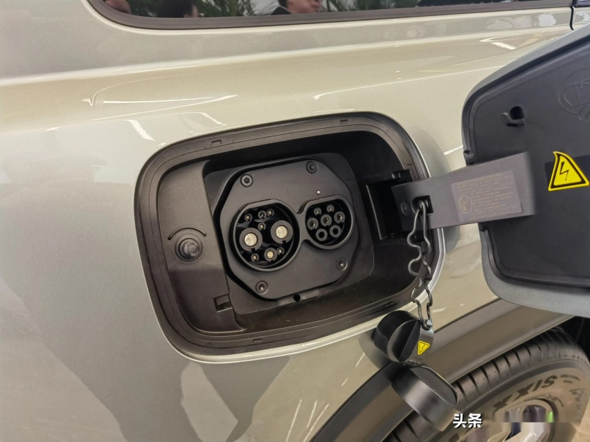 内饰酷似大狗 哈弗猛龙实车亮相 搭载Hi4插混系统/外形很硬朗
