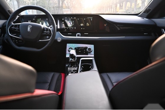 一汽首款自主轿跑SUV，2.0T只需10.99万，奔腾B70S上市