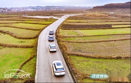 在小城的时光里说一句“向快乐启辰”