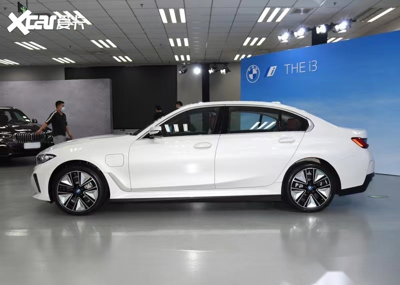 宝马3系电动版售34.99万 与3系燃油版和特斯拉Model3比 谁更合适？