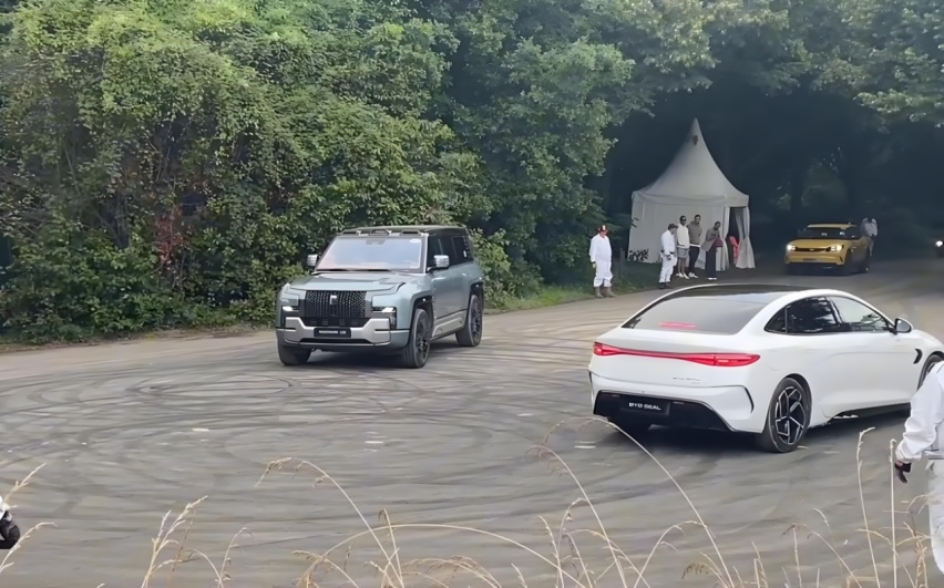 原地调头速度不如奔驰G580 仰望U8被高估了吗?