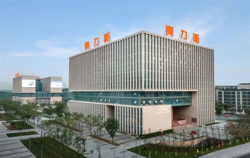 汽车品牌不断“掀桌子”，赛力斯问界系列给出不一样的新打法