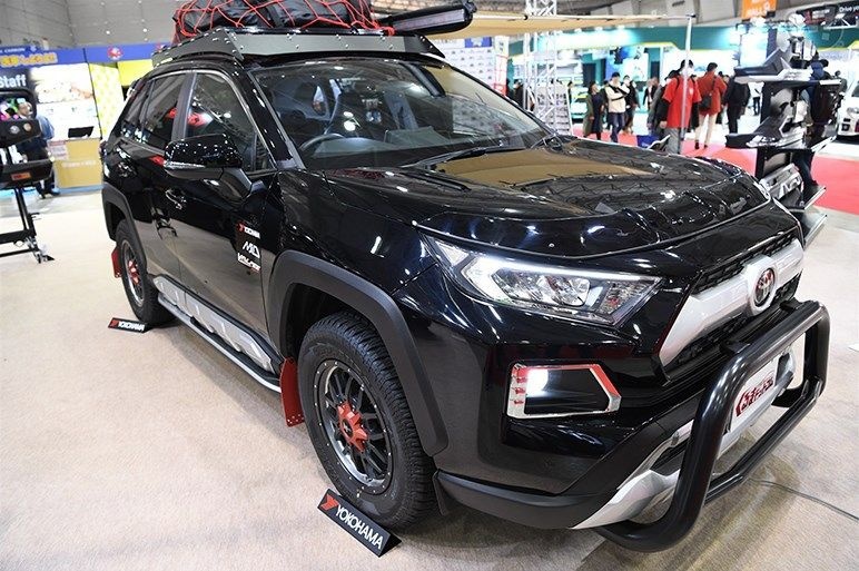 文能大嘴玩低趴，武能升高搞越野，看七种风格改装的丰田RAV4