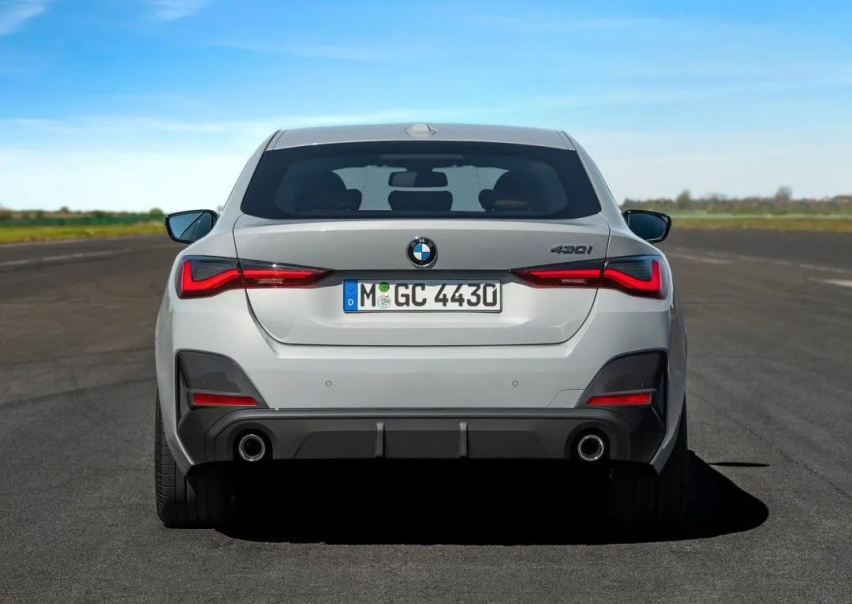宝马4系Gran Coupe，四门依然帅气