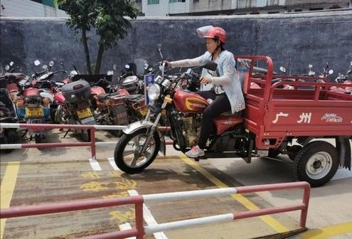C本可以骑摩托车吗？没“增驾”当然是不行，不懂我来教你