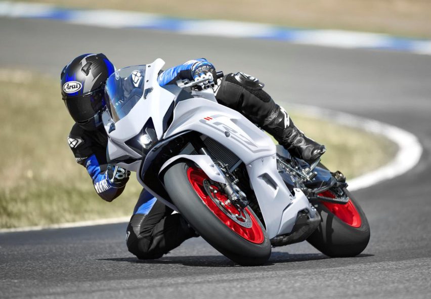 雅马哈推出2023款YZF-R7全新涂装，灰白配显质感，水冷双缸72马