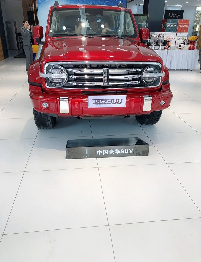 坦克300陆续到店，牧马人外观，还有3.0T+9AT，要火？