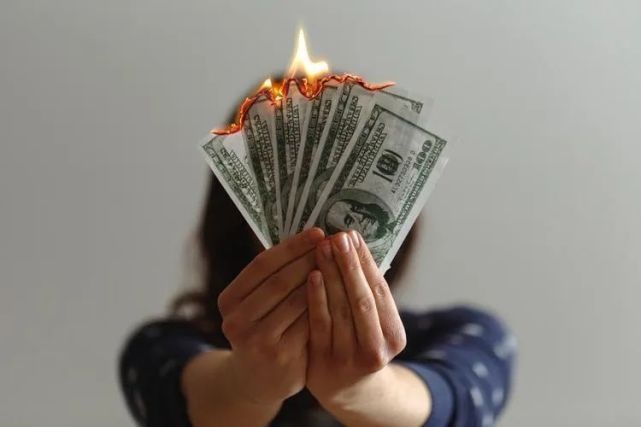 谁来为这场5000万元的豪车葬礼负责？
