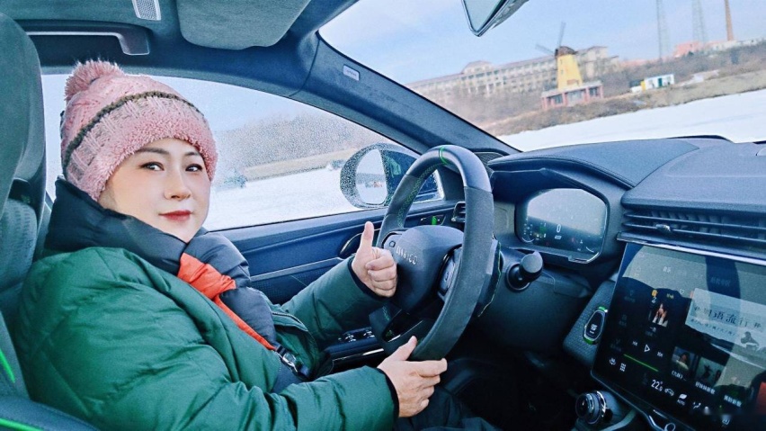 试驾官丨国产性能车天花板，在雪地漂移是种什么体验？