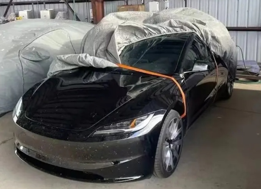 新一代Model 3内饰曝光，方向盘造型奇特，连换挡杆都“省”掉了