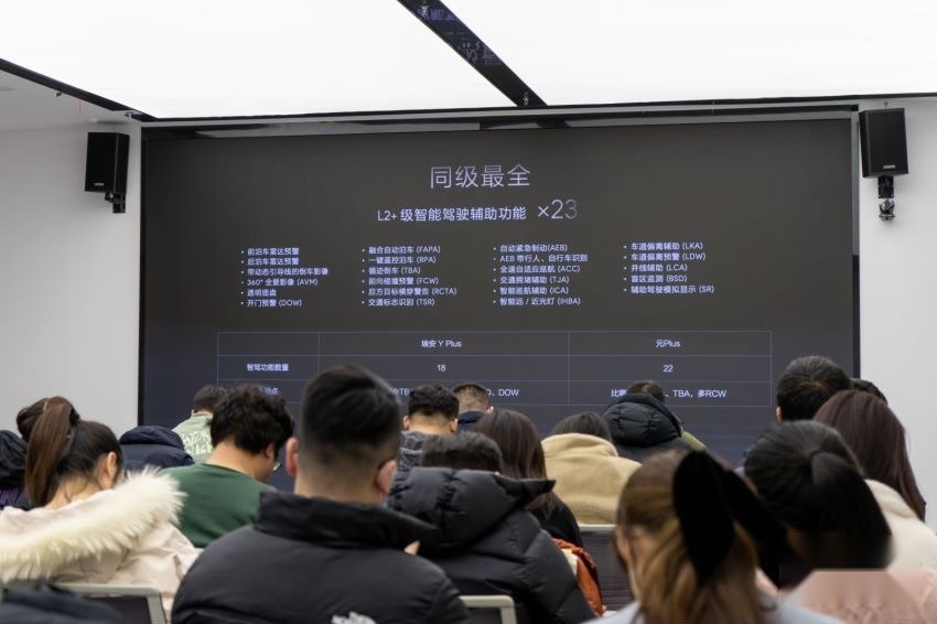 10万级智能纯电SUV哪吒X首次OTA升级