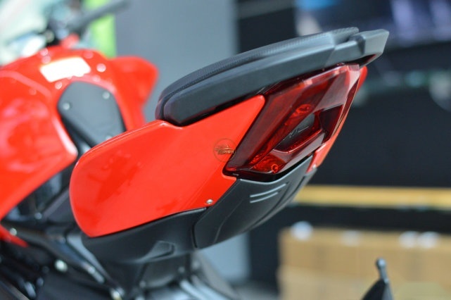 最便宜的MV奥古斯塔 Brutale 800 Rosso到店实拍